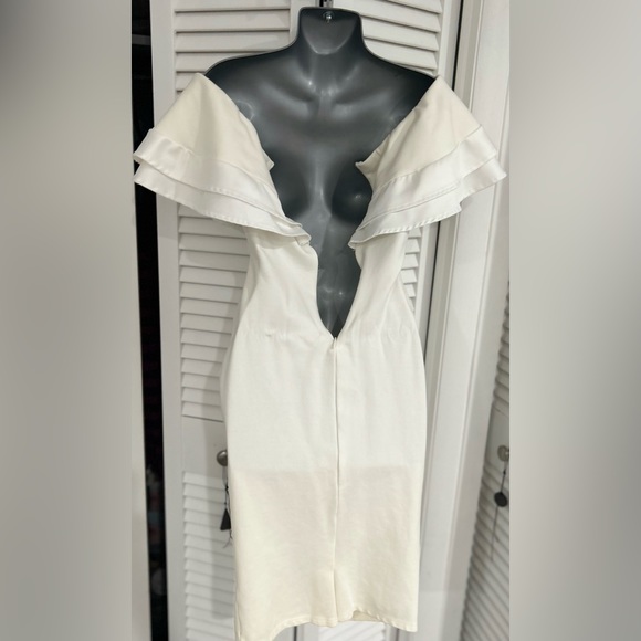 The Clothing Company beautiful white formal fitted dress size medium - Picture 7 of 10